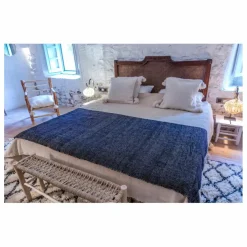 Banquette en bois brut