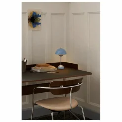 Bureau Pavilion AV17, piètement chromé | Noyer