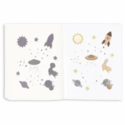 Cahier d'activité avec ses crayons de couleur