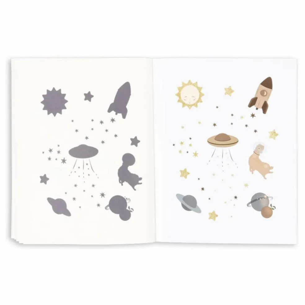 Cahier d'activité avec ses crayons de couleur