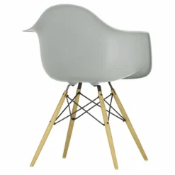 Chaise DAW - piétement érable - Charles & Ray Eames | Gris clair