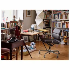 Chaise de bureau Soft Pad chair EA 217 en cuir | Noir