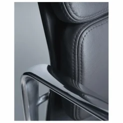 Chaise de bureau Soft Pad chair EA 217 en cuir | Noir