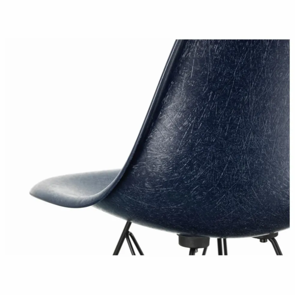 Chaise DSW Fiberglass - piètement en érable - Charles & Ray Eames | Eames Navy Blue