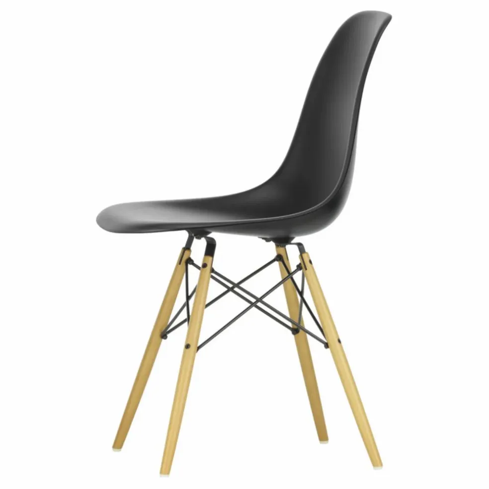 Chaise DSW plastic - piètement érable - Charles & Ray Eames | Noir