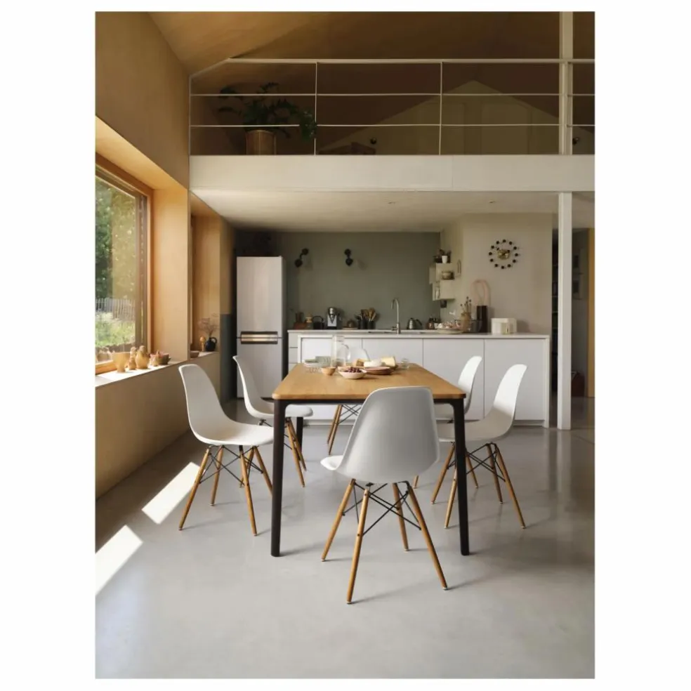 Chaise DSW plastic - piètement érable - Charles & Ray Eames | Blanc