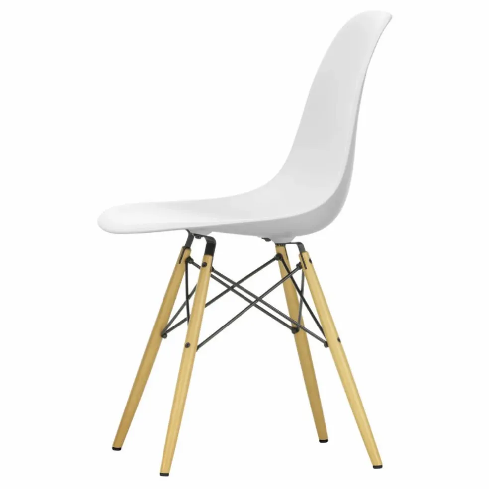Chaise DSW plastic - piètement érable - Charles & Ray Eames | Blanc