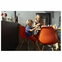 Chaise DSW plastic - piètement érable - Charles & Ray Eames | Orange Rouille