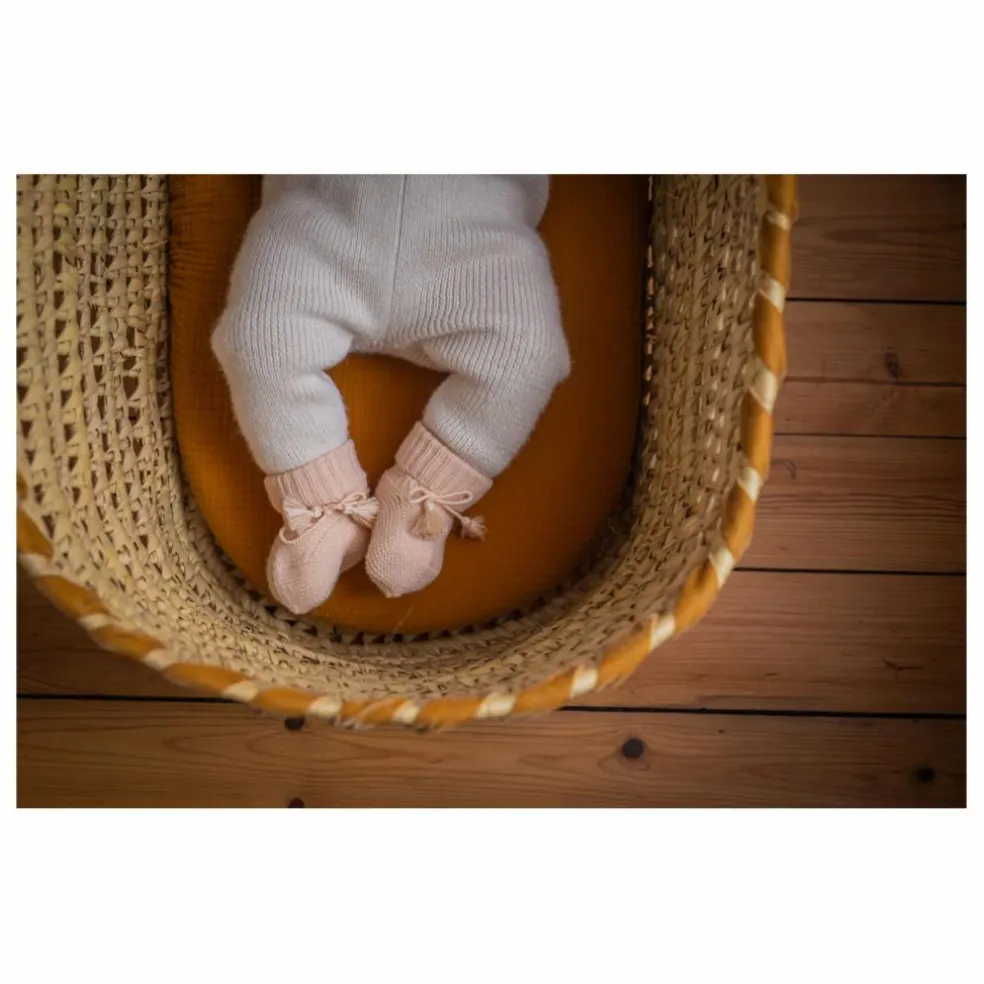 Chaussons en tricot et pochon brodé | Nude