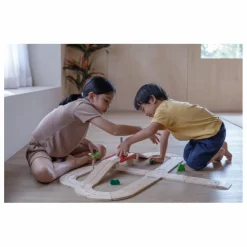 Circuit automobile et ses accessoires en bois