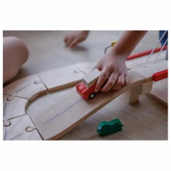 Circuit automobile et ses accessoires en bois