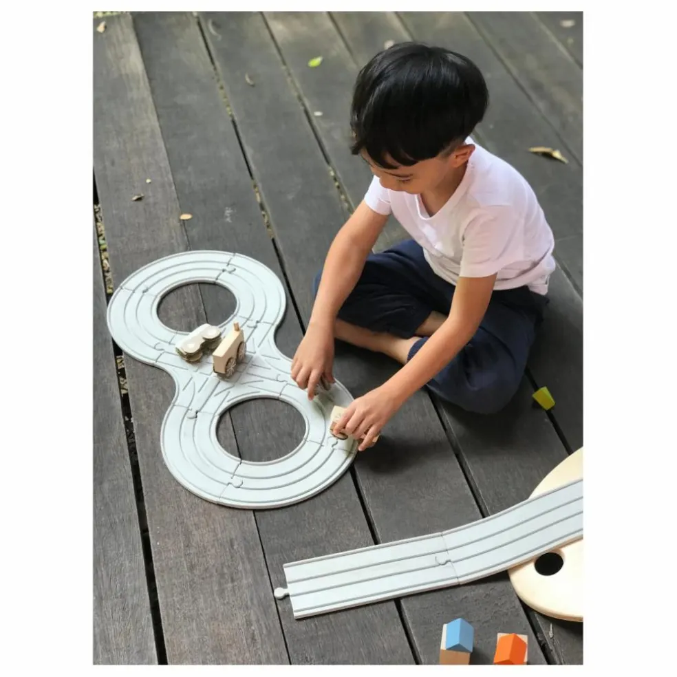 Circuit en caoutchouc naturel et ses accessoires