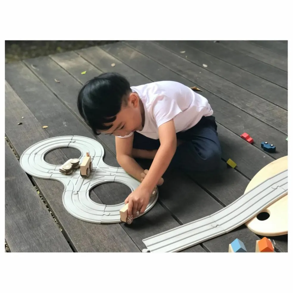 Circuit en caoutchouc naturel et ses accessoires