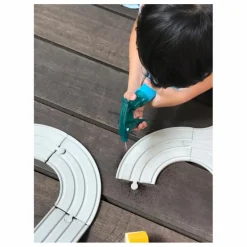 Circuit en caoutchouc naturel et ses accessoires