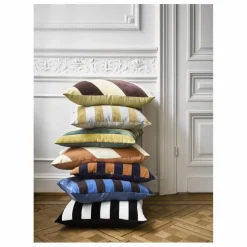 Coussin à rayures en velours