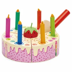 Gâteau d'anniversaire arc-en-ciel en bois