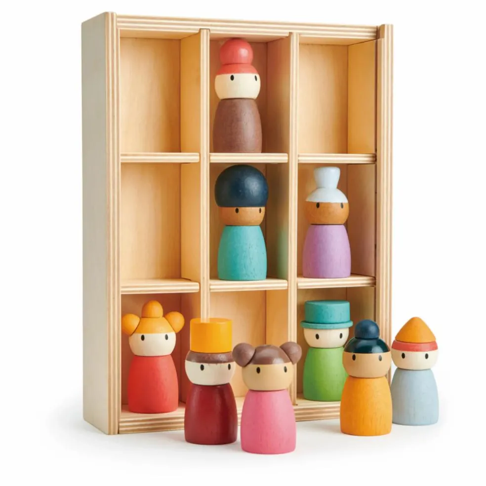 Hôtel Happy Folk et ses personnages en bois