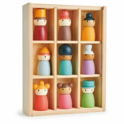 Hôtel Happy Folk et ses personnages en bois