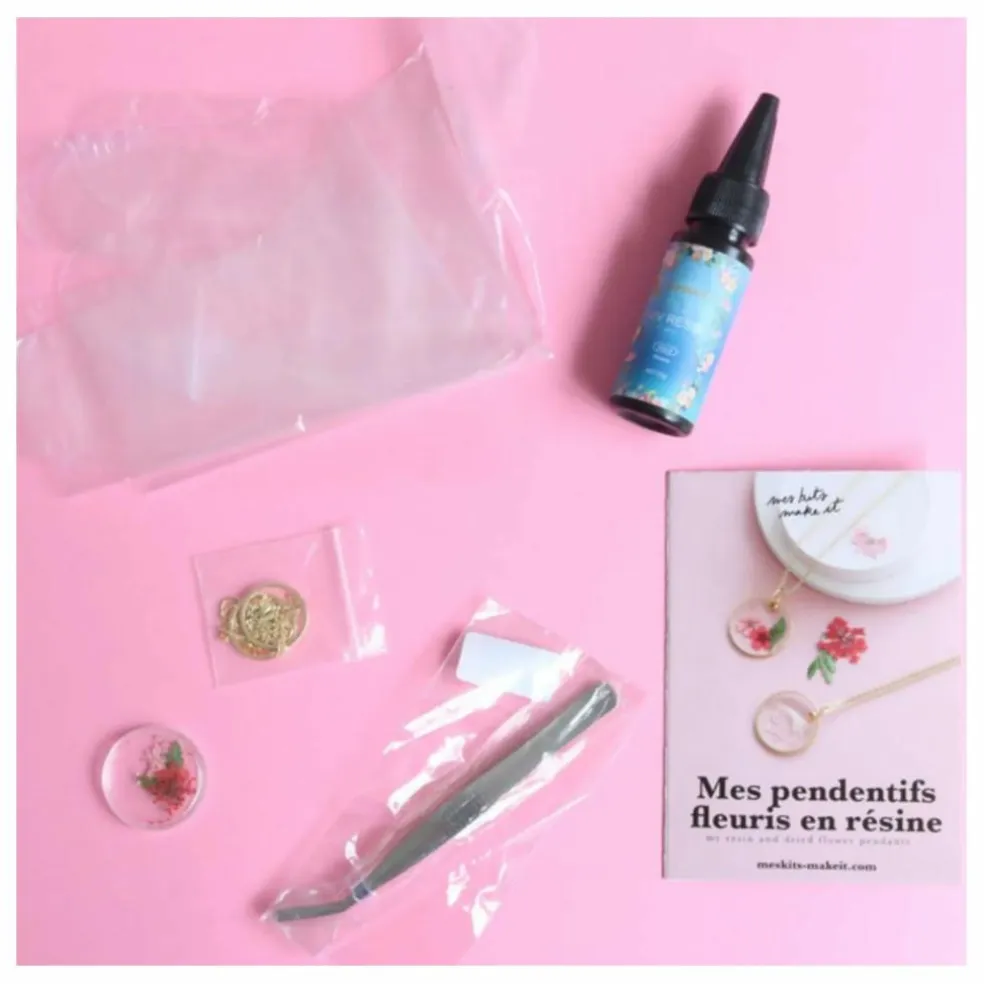 Kit DIY - Mes pendentifs fleuris en résine