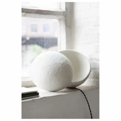 Lampe à poser Earth ronde en papier maché | Blanc