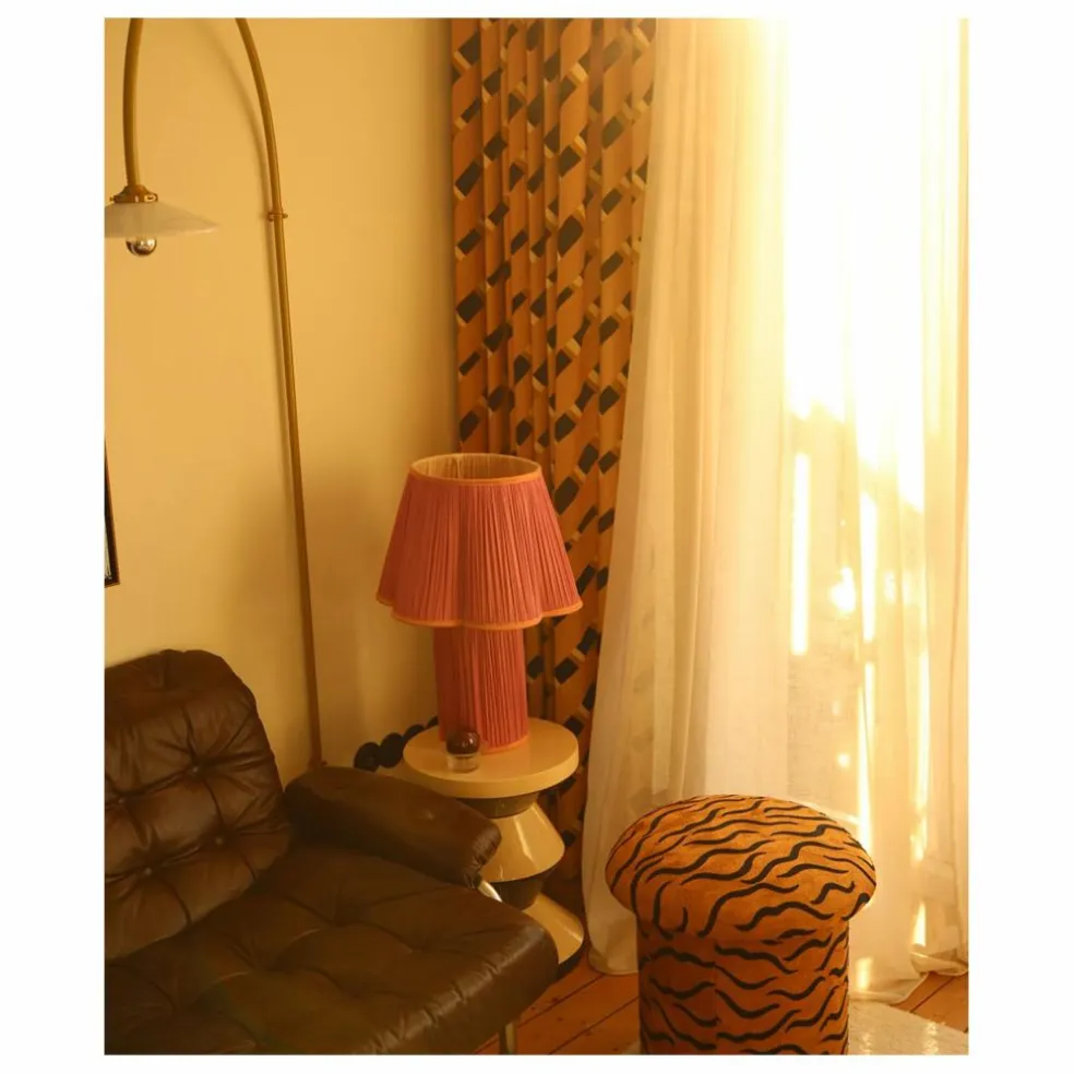 Lampe à poser en soie Myra | Rose fuschia