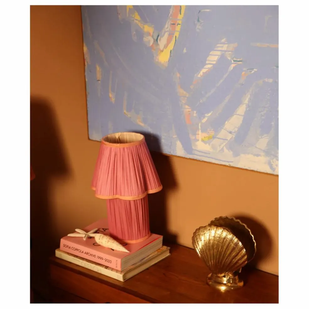 Lampe à poser en soie Myra | Rose fuschia