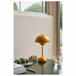Lampe à poser portative Flowerpot VP9, Verner Panton | Jaune moutarde