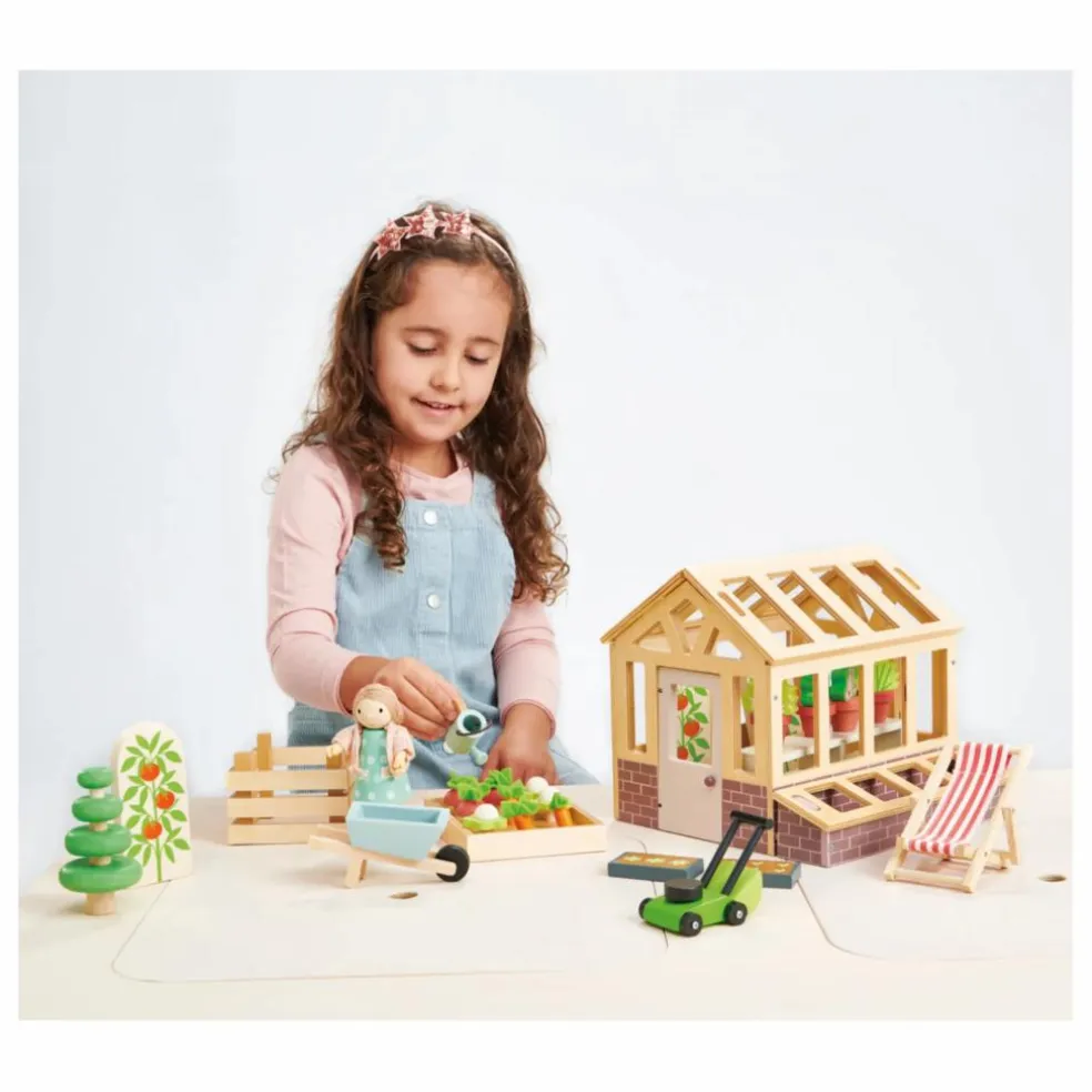 Serre en bois et ses accessoires
