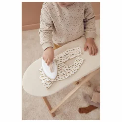 Table et fer à repasser