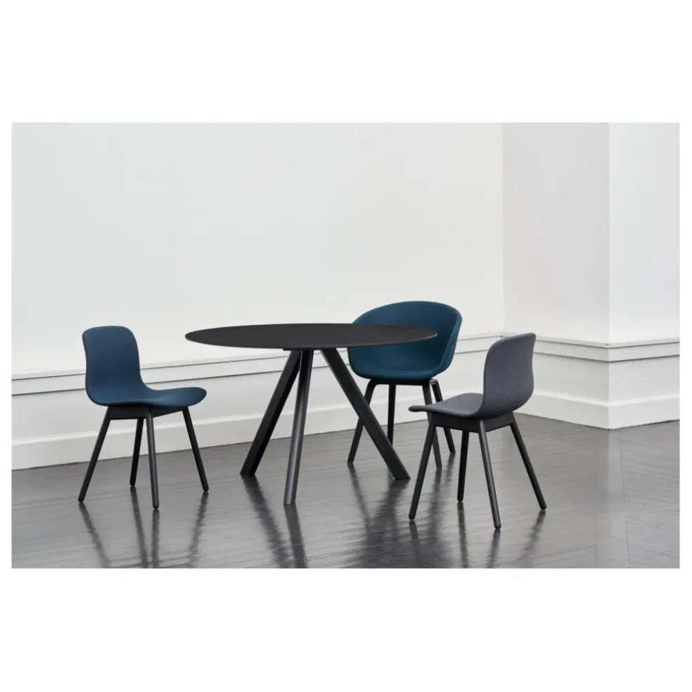 Table ronde laquée CPH20, pietement en chêne | Noir