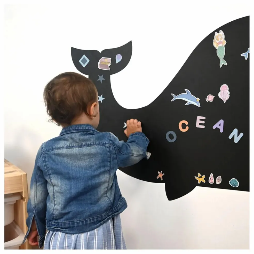 Tableau magnétique Baleine et son jeu de 21 formes géométriques
